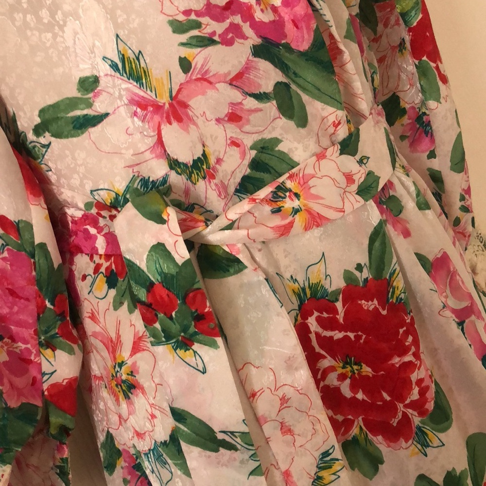 Woman’s rare Victorian floral VTG Gold label Victoria’s Secret lace bath robe - Picture 6 of 16